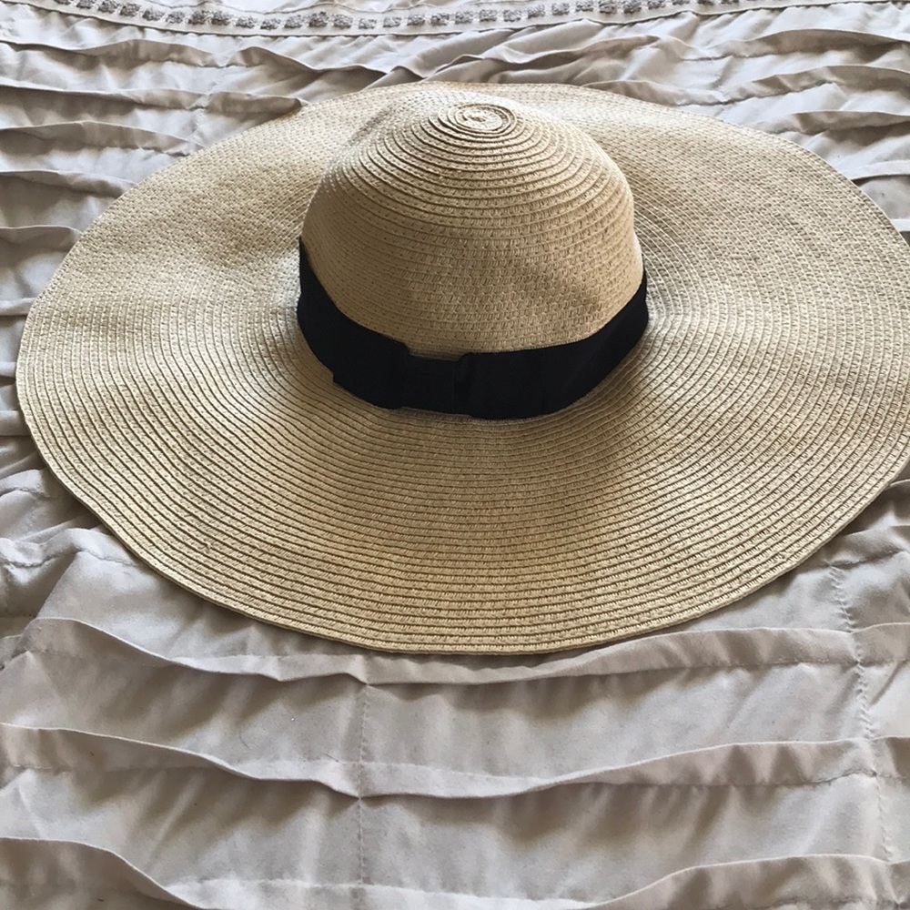 Floppy hat - Picture 2 of 3